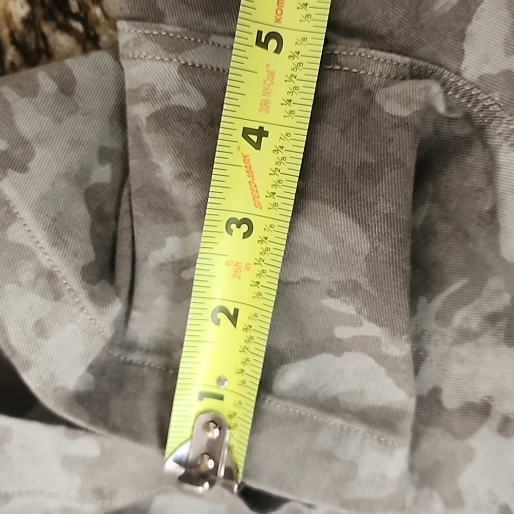 SPANX Womens 6" Twill Shorts, Stonewash Camo, Size Extra Small - Picture 10 of 11